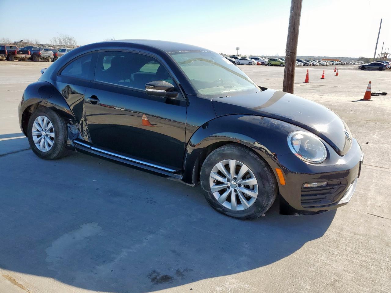 2019 VOLKSWAGEN BEETLE S - Image 4
