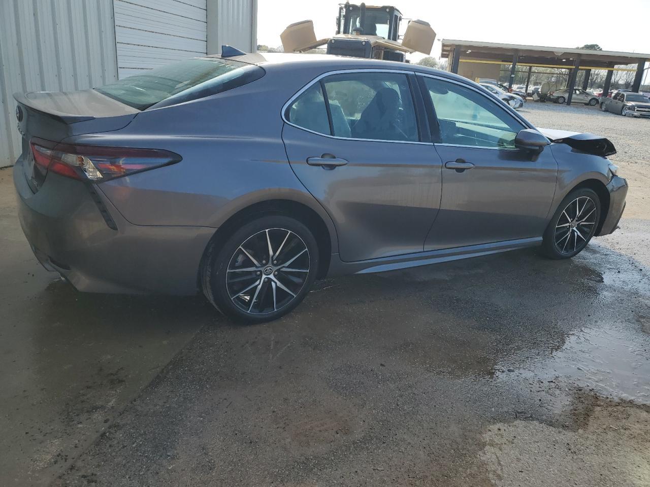 2021 TOYOTA CAMRY SE - Image 3