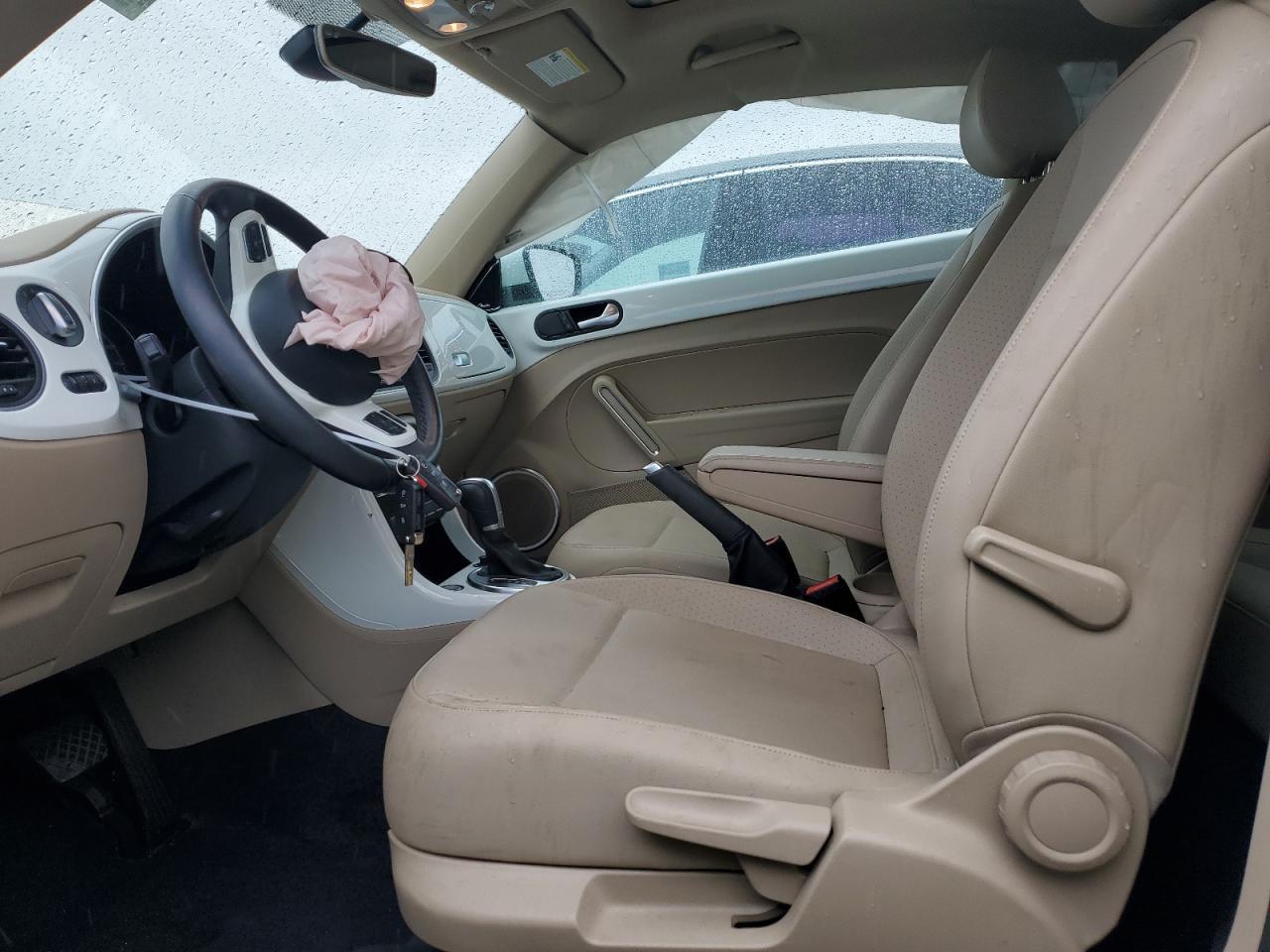 2019 VOLKSWAGEN BEETLE SE - Image 7