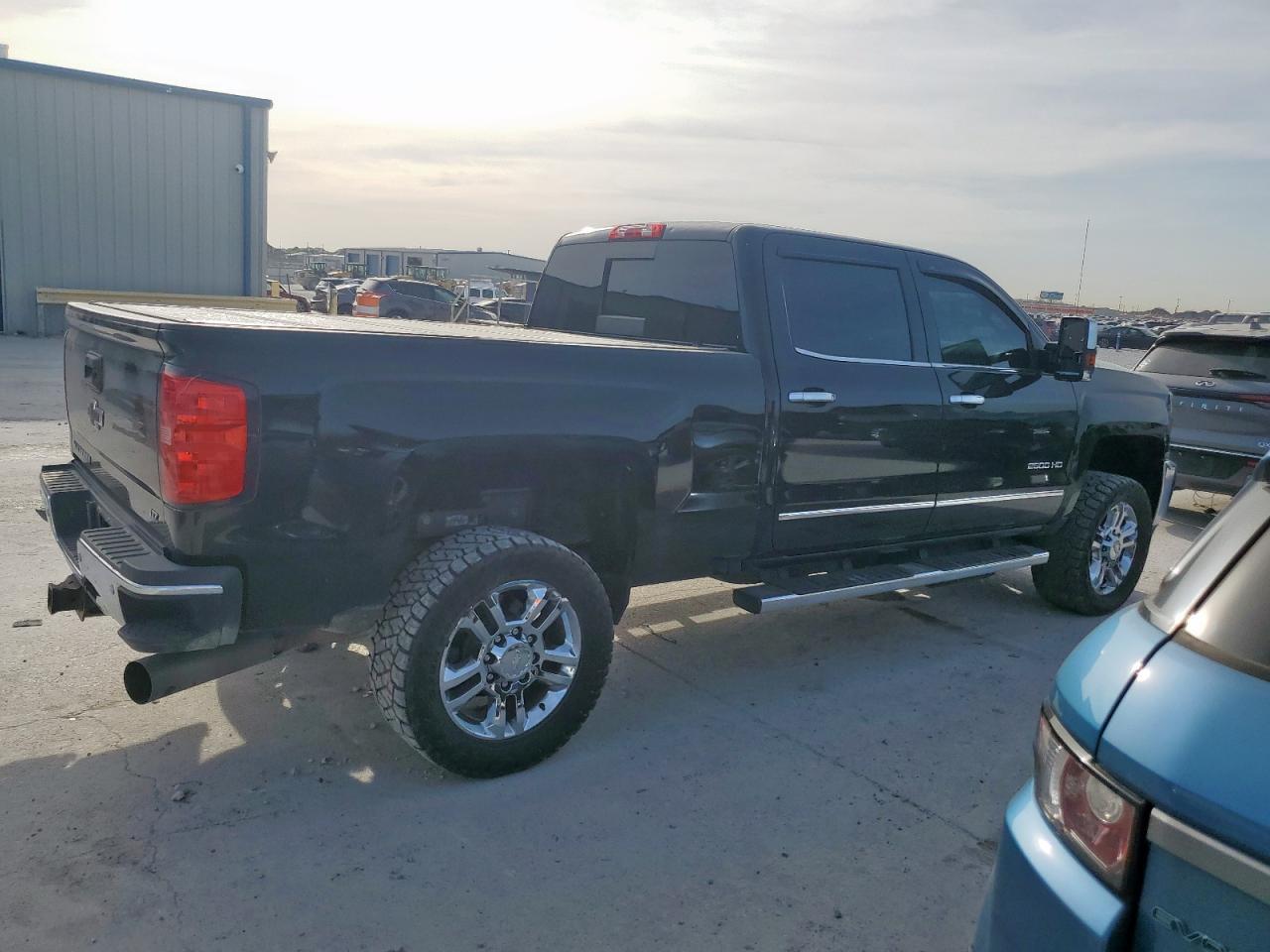 2018 CHEVROLET SILVERADO - Image 3
