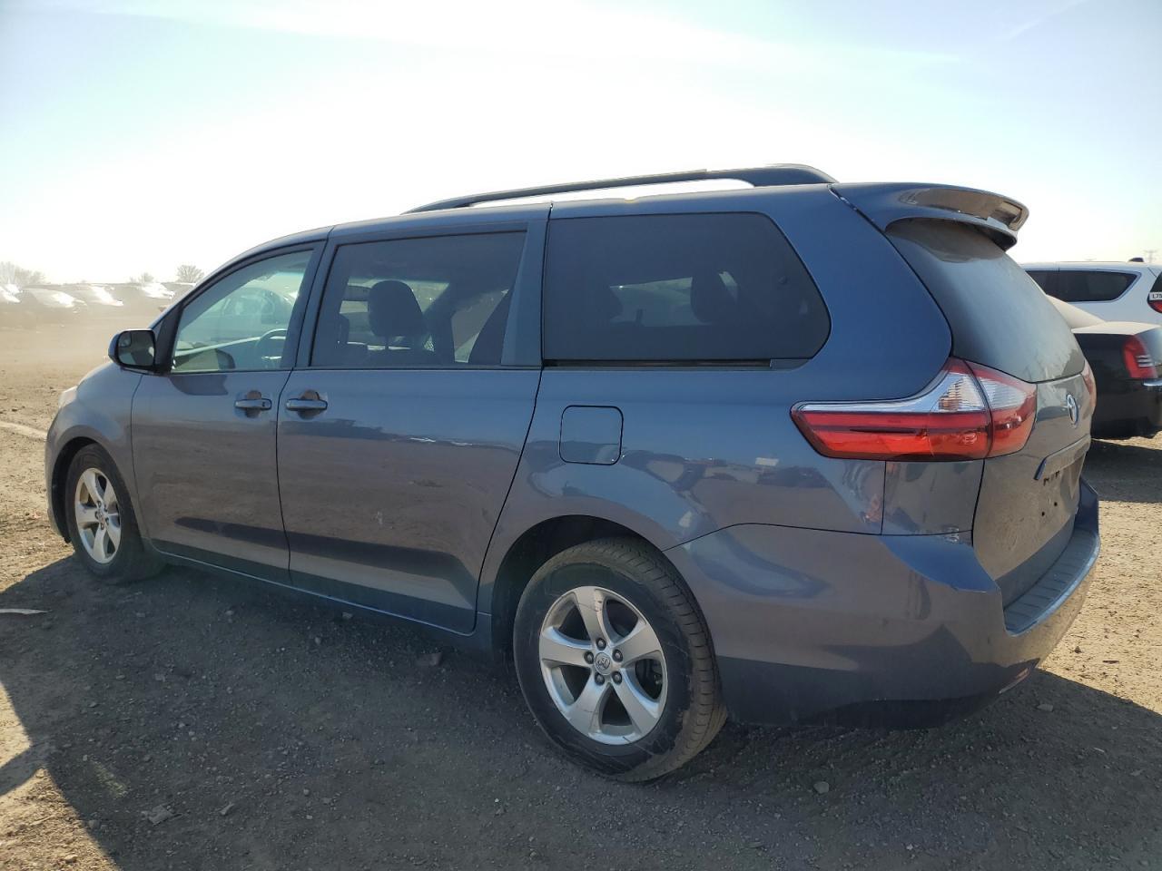 2015 TOYOTA SIENNA LE - Image 2