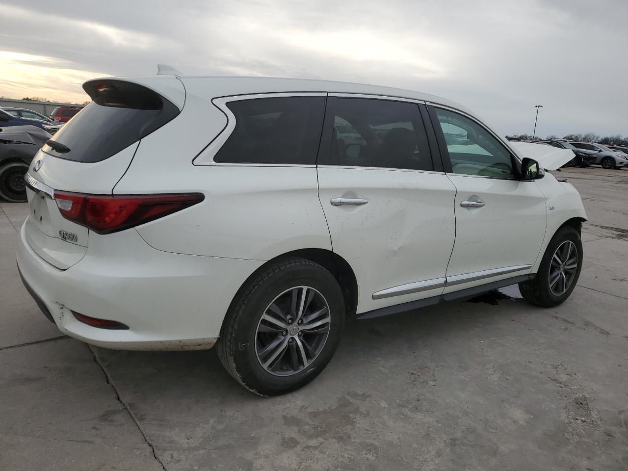 2016 INFINITI QX60 - Image 3