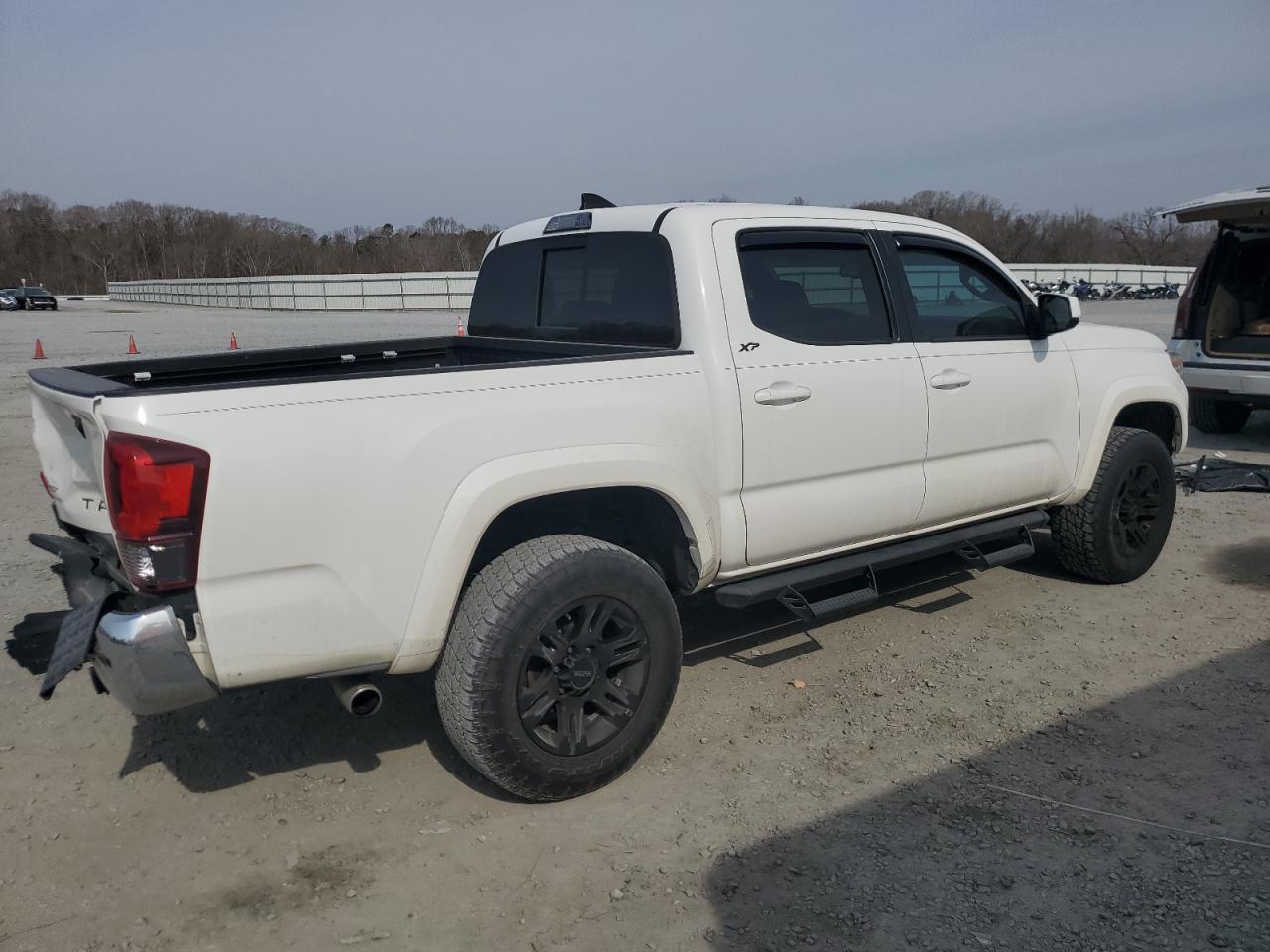 2018 TOYOTA TACOMA DOU - Фото 3