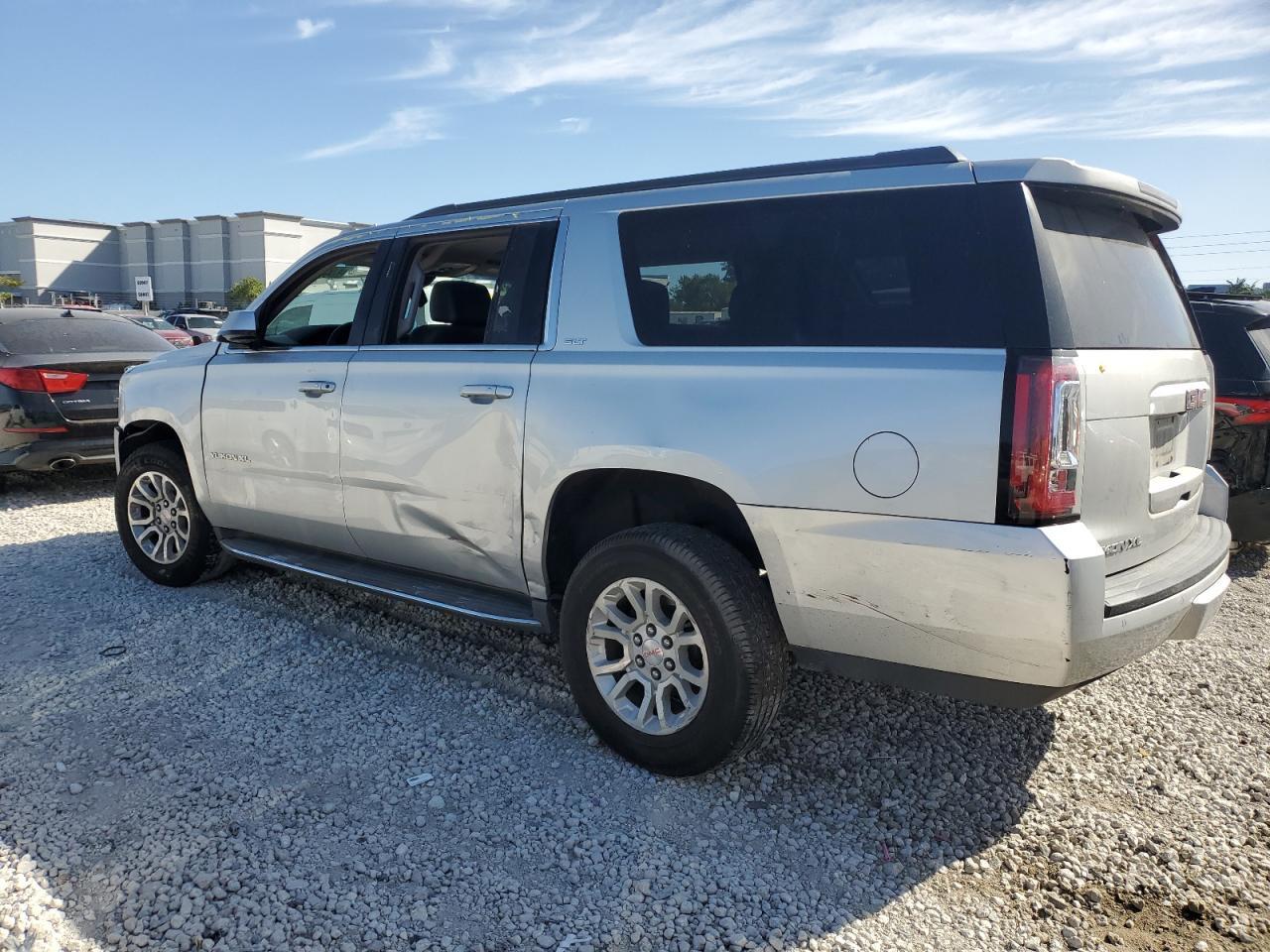 2016 GMC YUKON XL C - Image 2