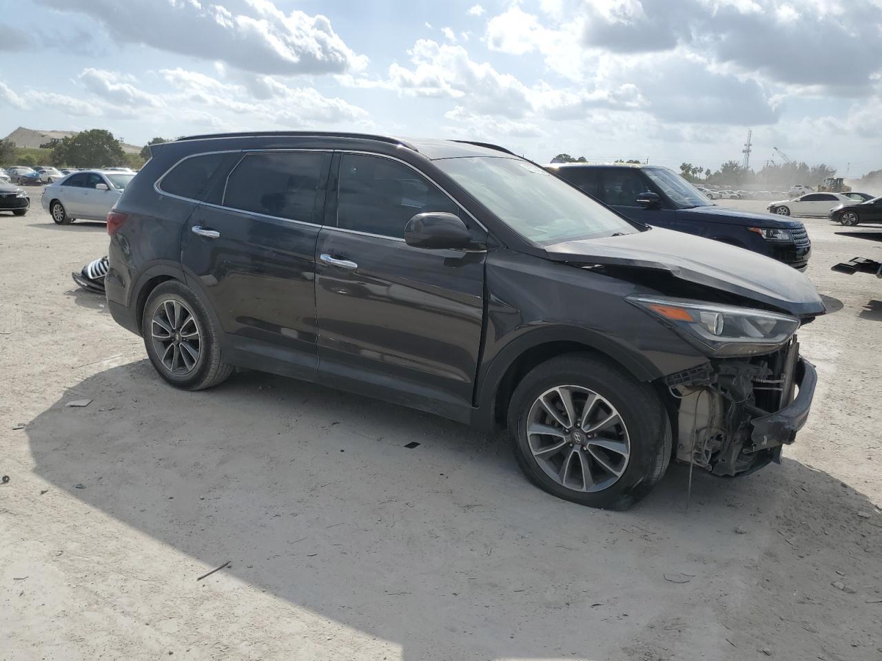 2017 HYUNDAI SANTA FE S - Image 4