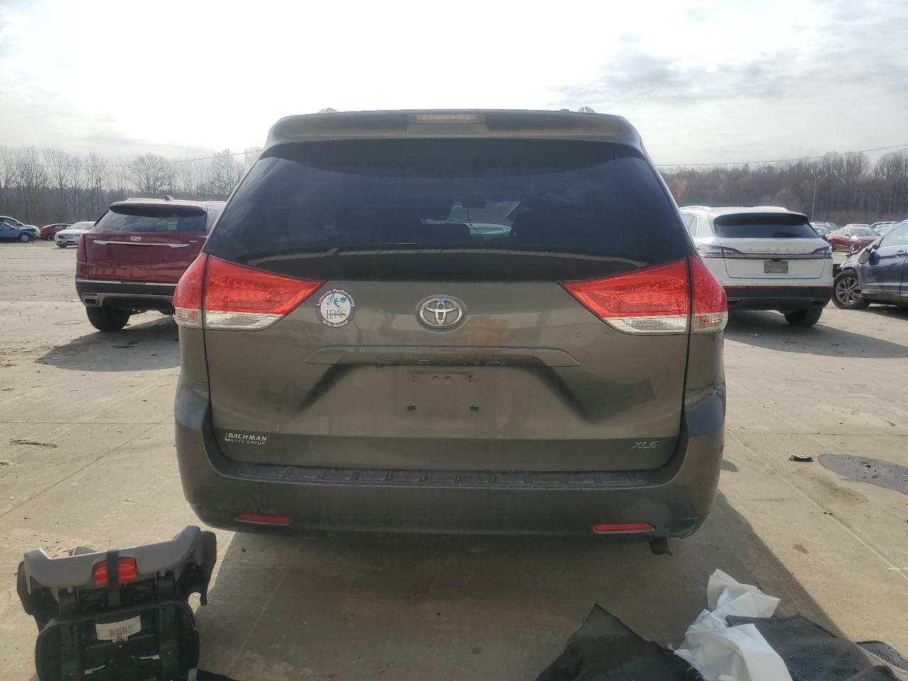 2011 TOYOTA SIENNA XLE - Фото 6