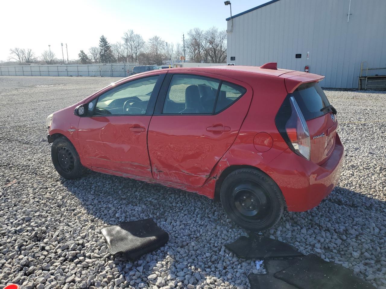 2015 TOYOTA PRIUS C - Image 2
