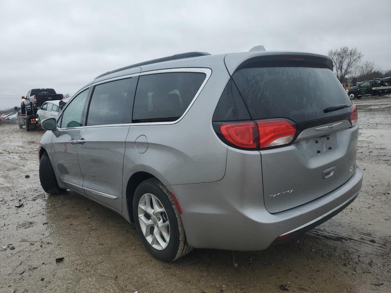 2017 CHRYSLER PACIFICA T - Image 2