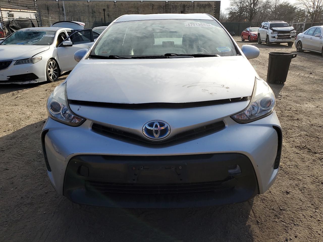 2015 TOYOTA PRIUS V - Фото 5