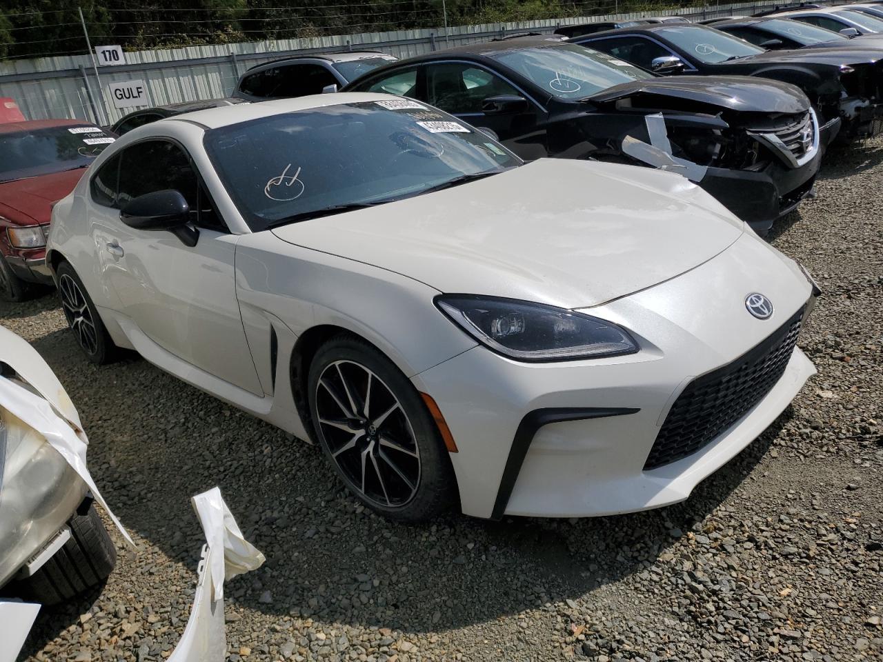 2023 TOYOTA GR 86 - Image 4