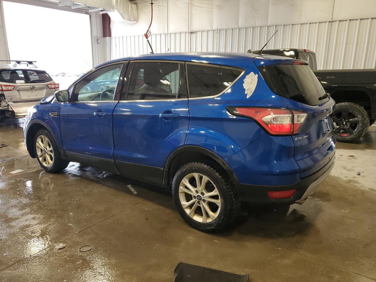 2017 FORD ESCAPE SE - Фото 2