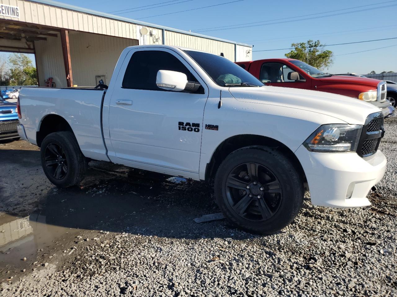 2017 RAM 1500 SPORT - Фото 4