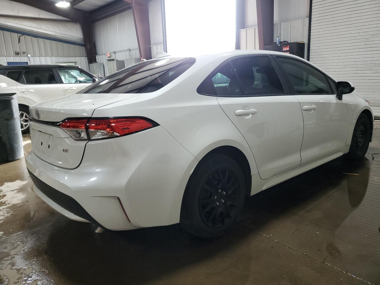 2021 TOYOTA COROLLA LE - Фото 3