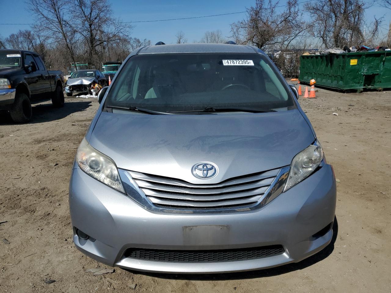 2015 TOYOTA SIENNA LE - Image 5