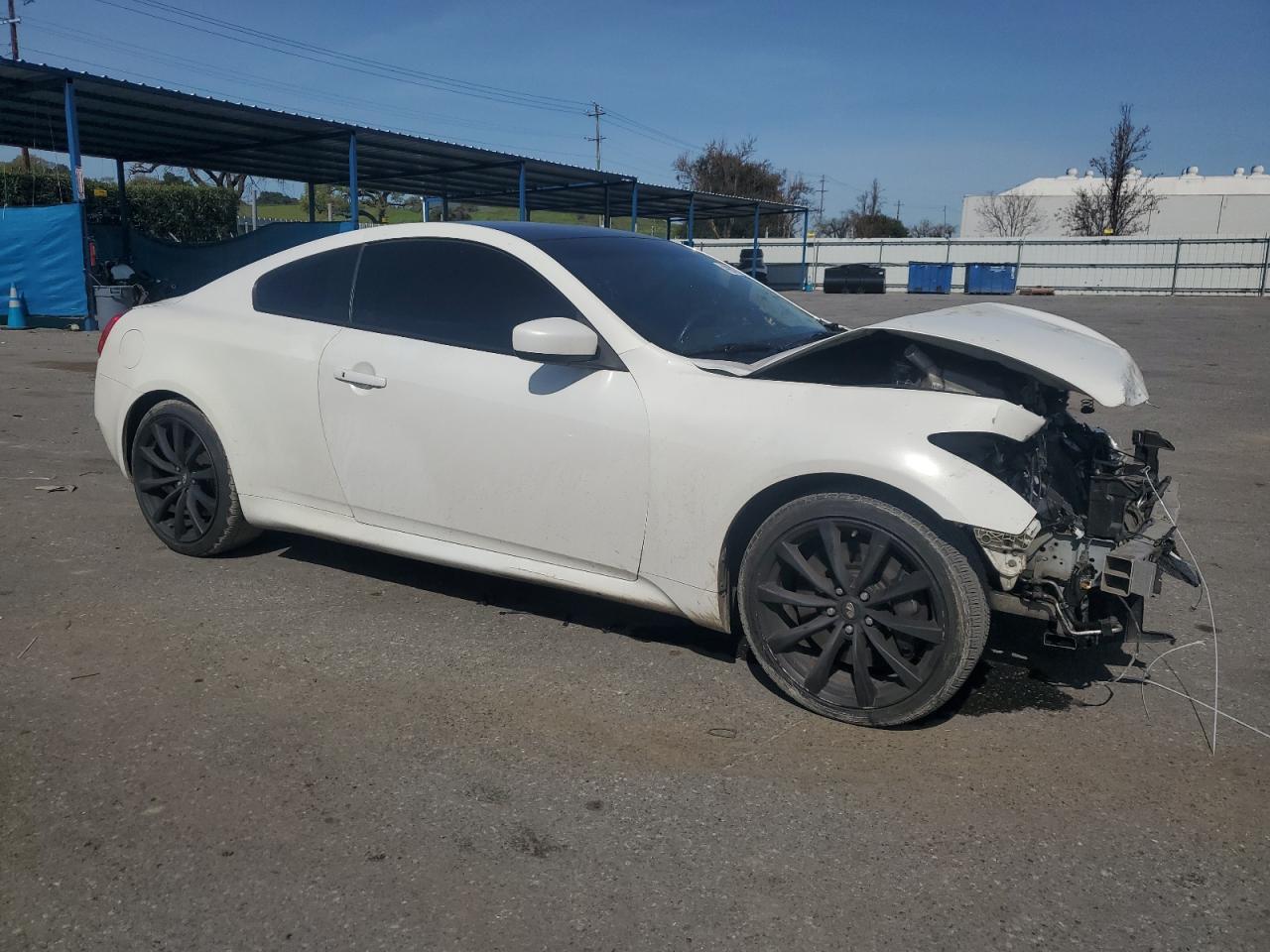 2011 INFINITI G37 BASE - Image 4