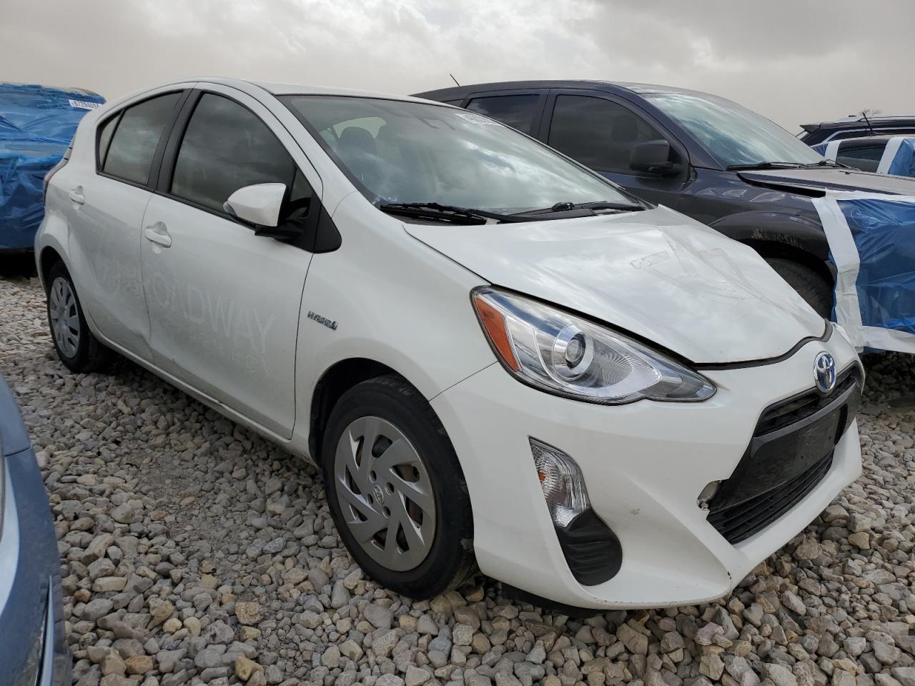2016 TOYOTA PRIUS C - Image 4