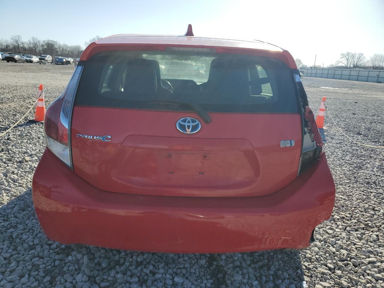 2015 TOYOTA PRIUS C - Image 6