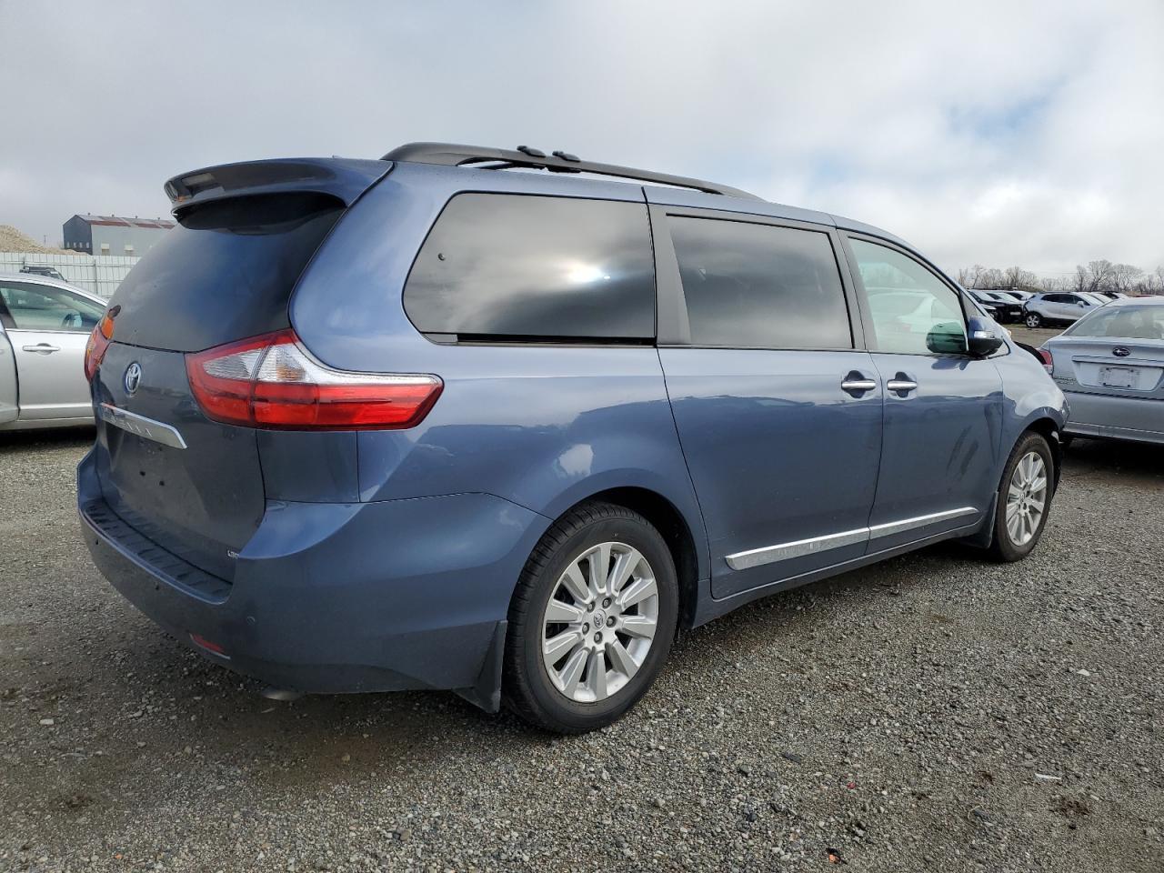 2015 TOYOTA SIENNA XLE - Фото 3