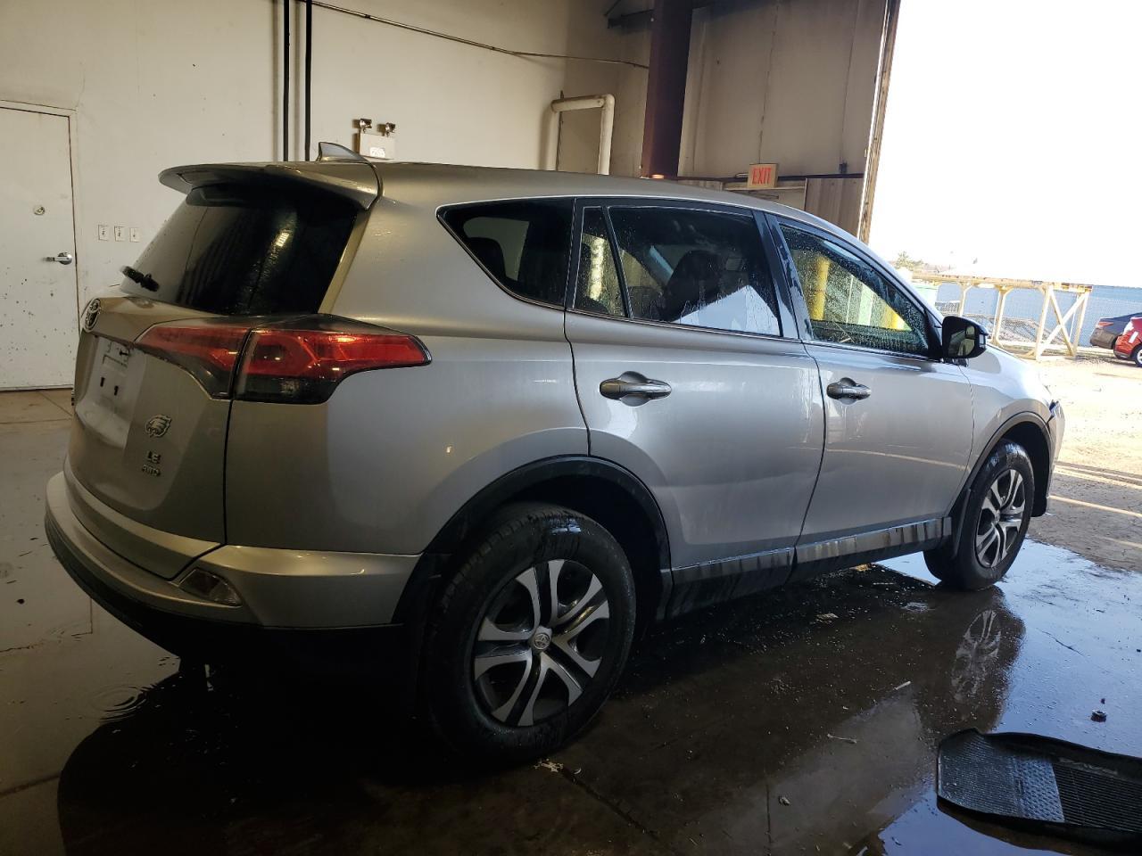 2018 TOYOTA RAV4 LE - Фото 3