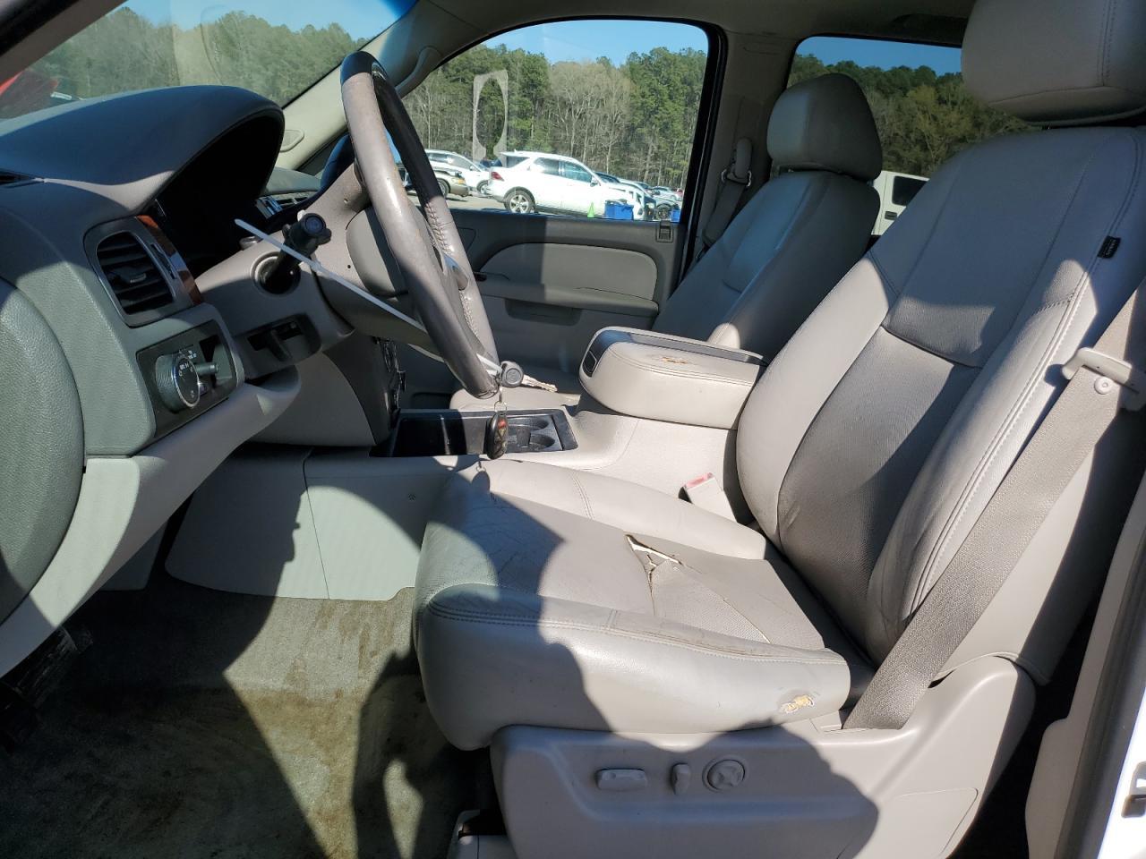 2012 GMC YUKON XL C - Image 7