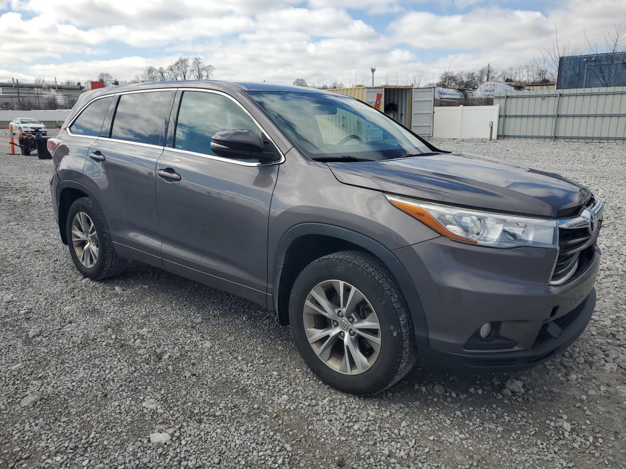 2015 TOYOTA HIGHLANDER - Image 4