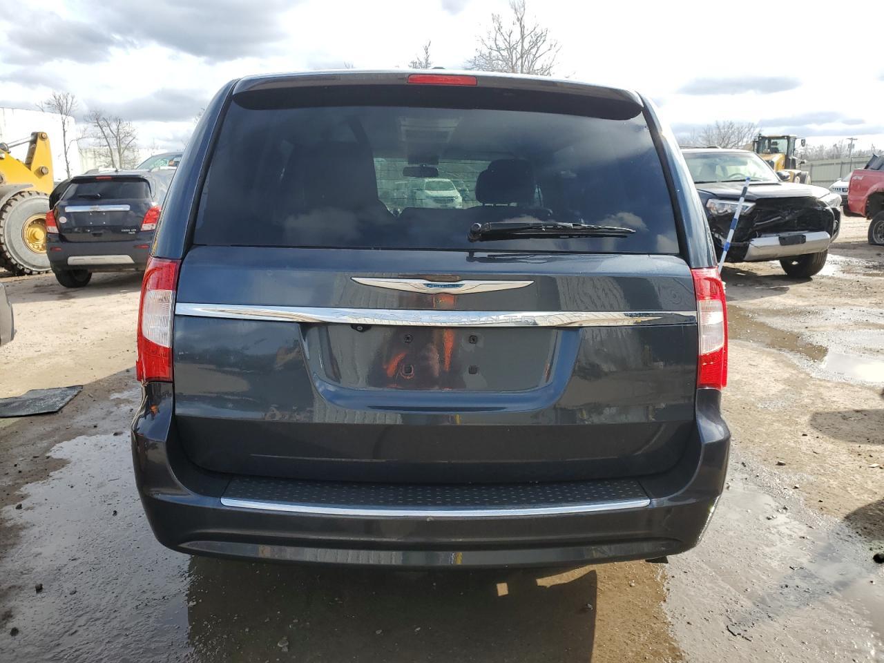 2014 CHRYSLER TOWN & COU - Image 6