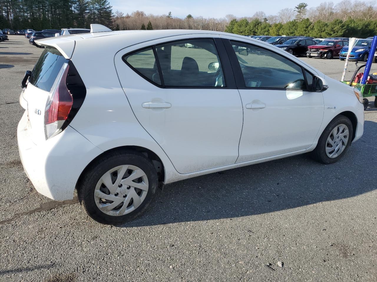 2015 TOYOTA PRIUS C - Image 3