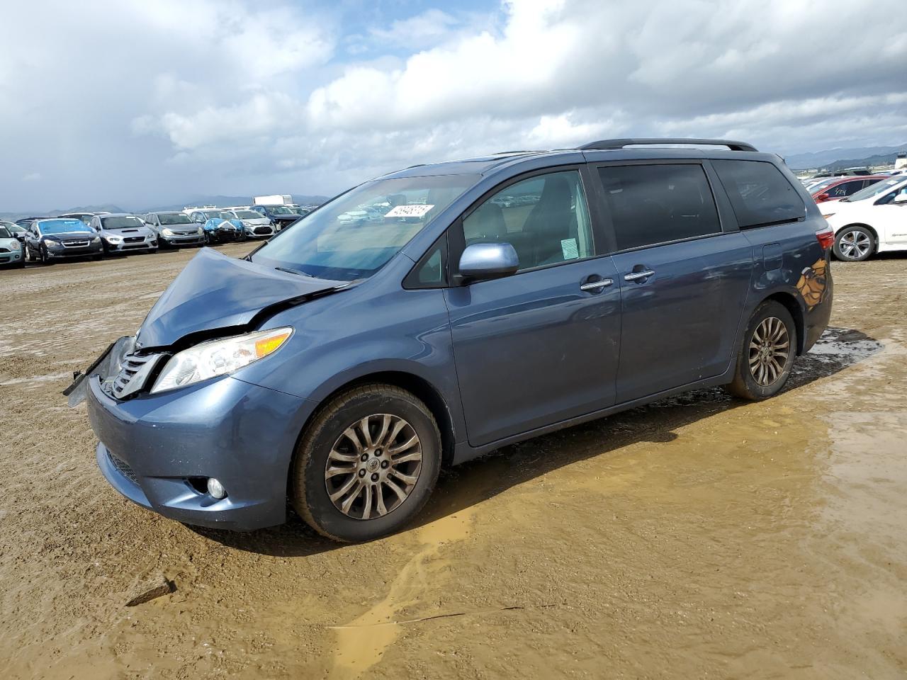 2015 TOYOTA SIENNA XLE