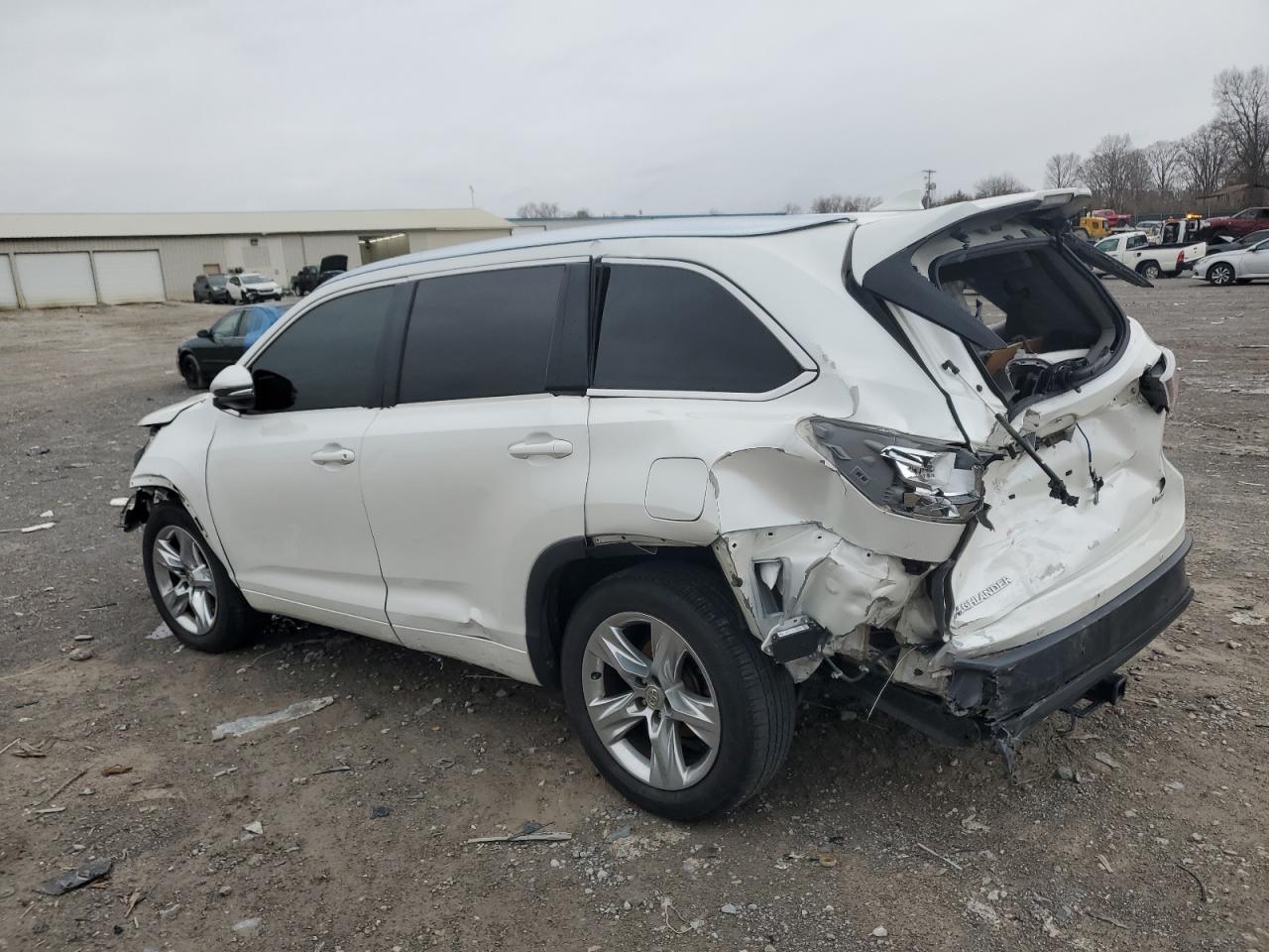 2015 TOYOTA HIGHLANDER - Image 2