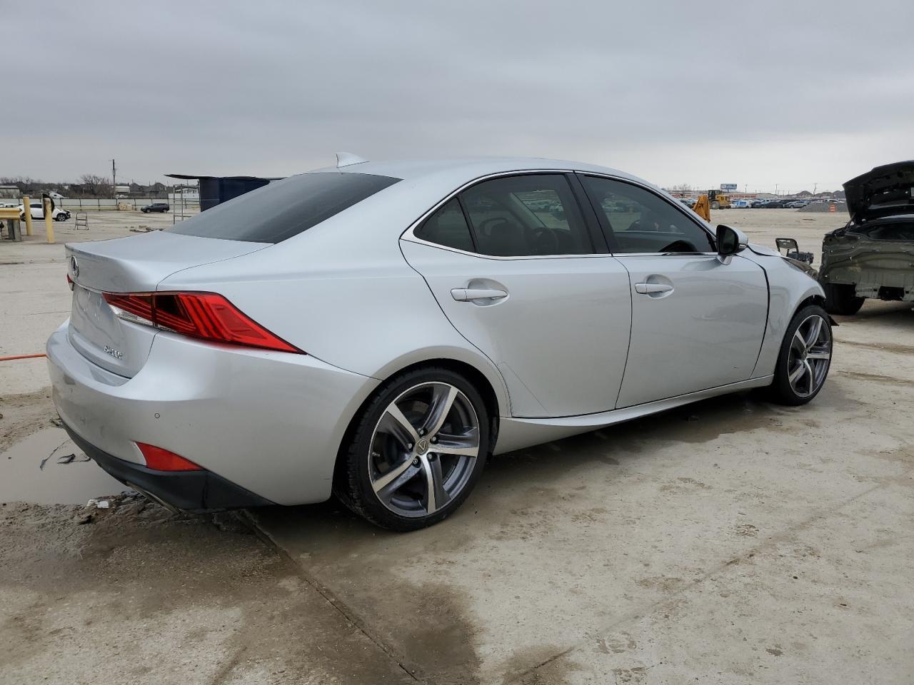 2017 LEXUS IS 200T - Фото 3