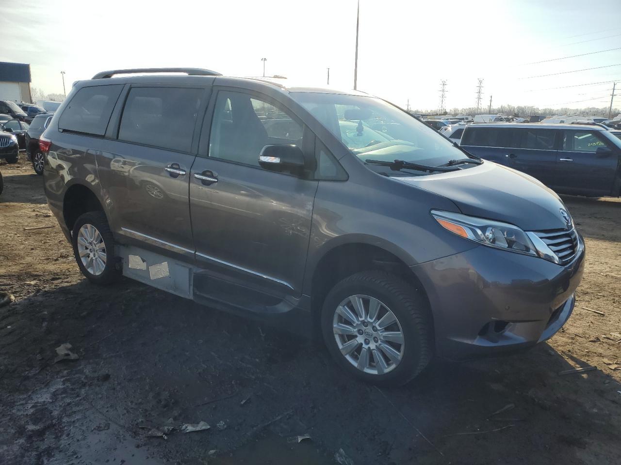 2015 TOYOTA SIENNA XLE - Фото 4