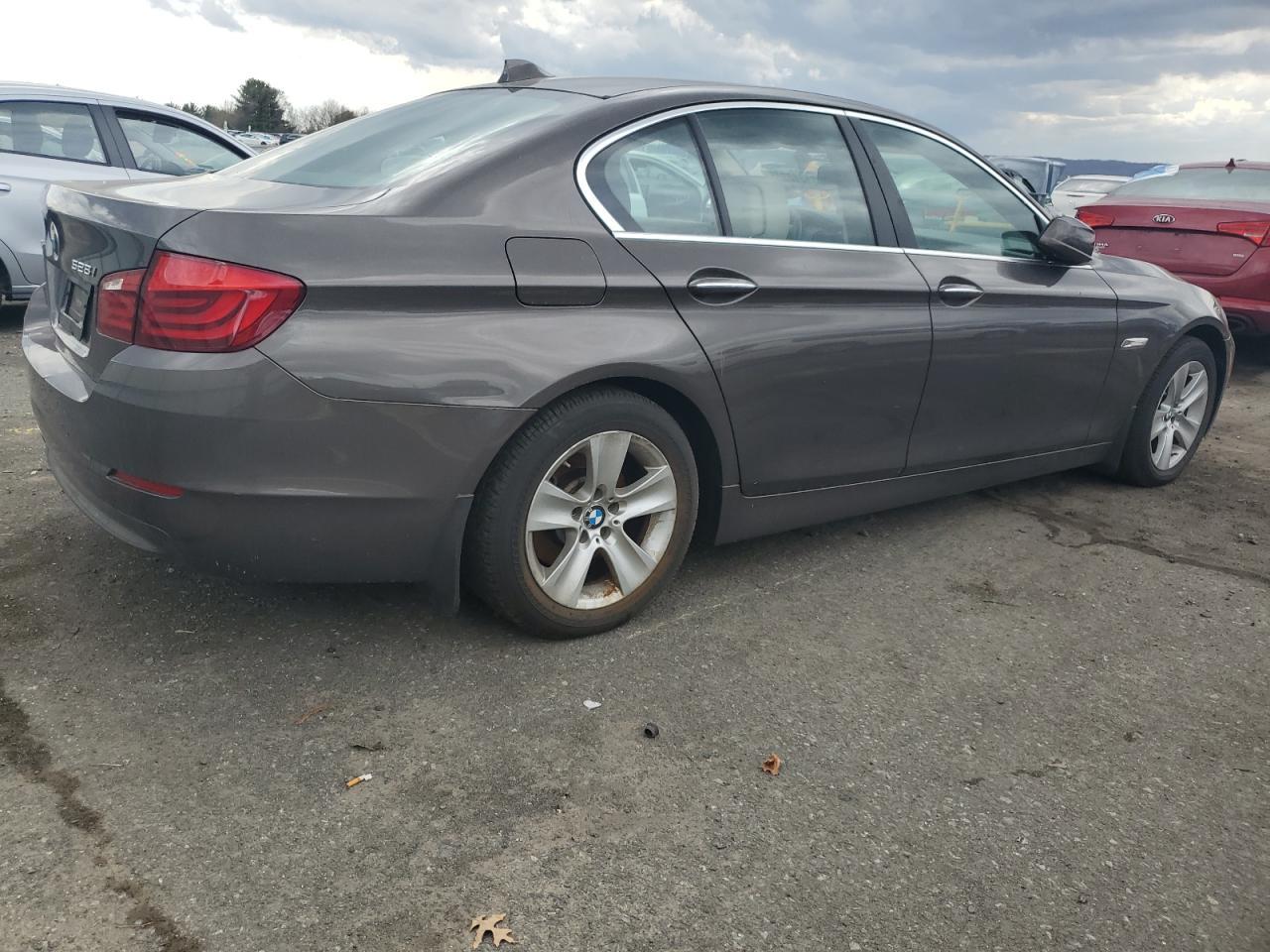 2013 BMW 528 XI - Image 3