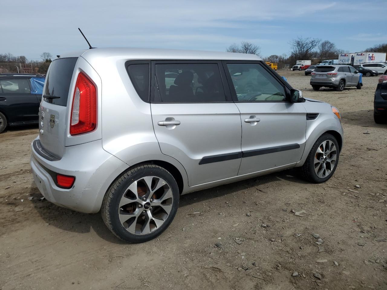 2013 KIA SOUL + - Image 3