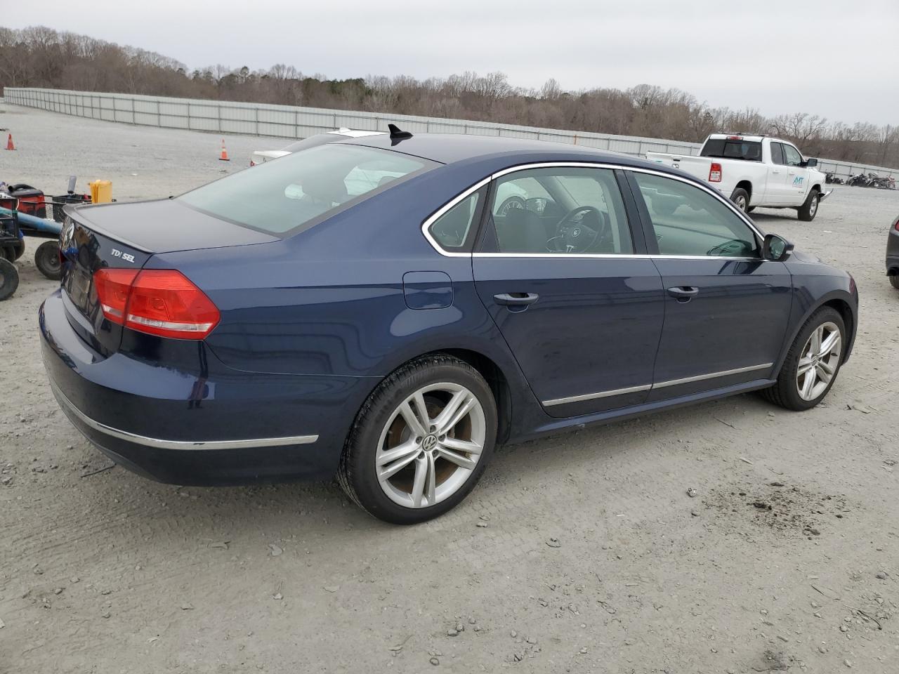 2014 VOLKSWAGEN PASSAT SEL - Фото 3