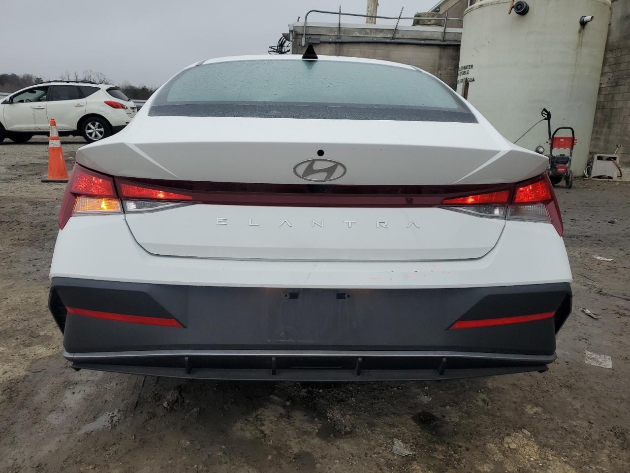 2024 HYUNDAI ELANTRA SE - Фото 6