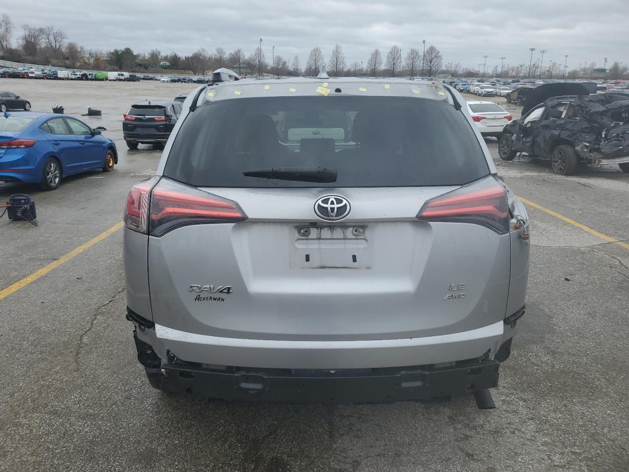 2018 TOYOTA RAV4 LE - Фото 6
