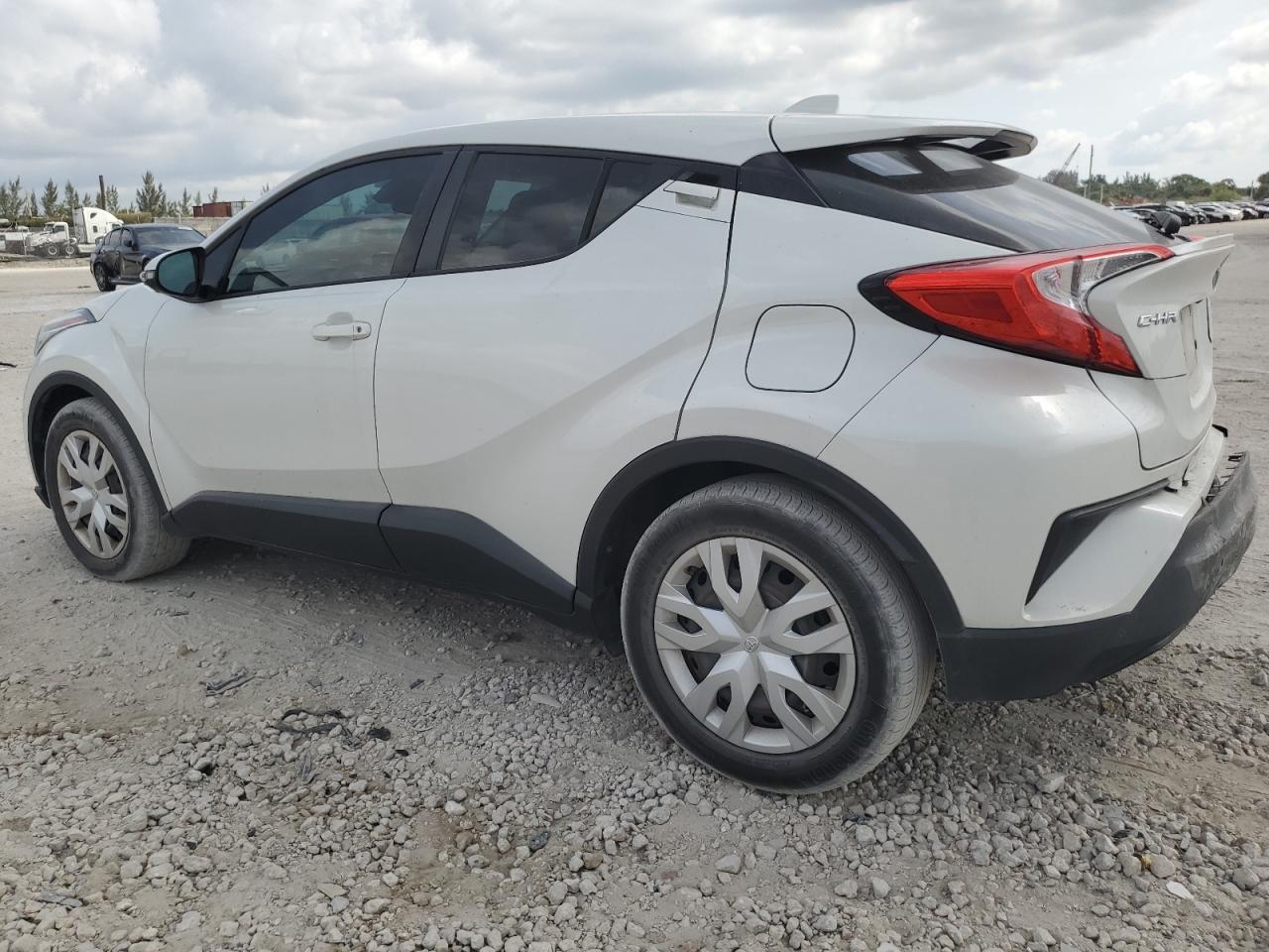 2021 TOYOTA C-HR XLE - Фото 2