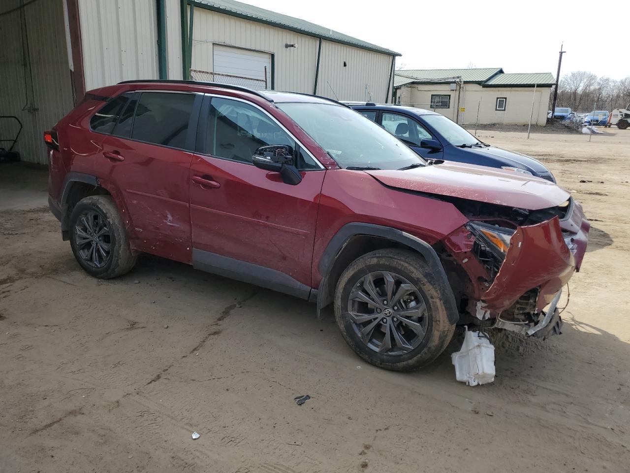 2022 TOYOTA RAV4 XLE P - Image 4
