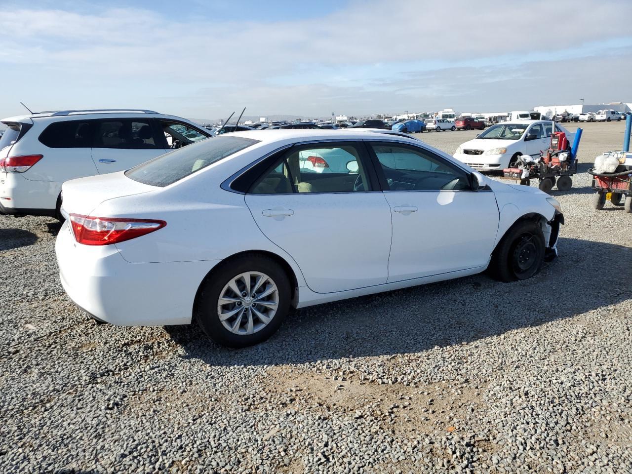 2015 TOYOTA CAMRY LE - Image 3