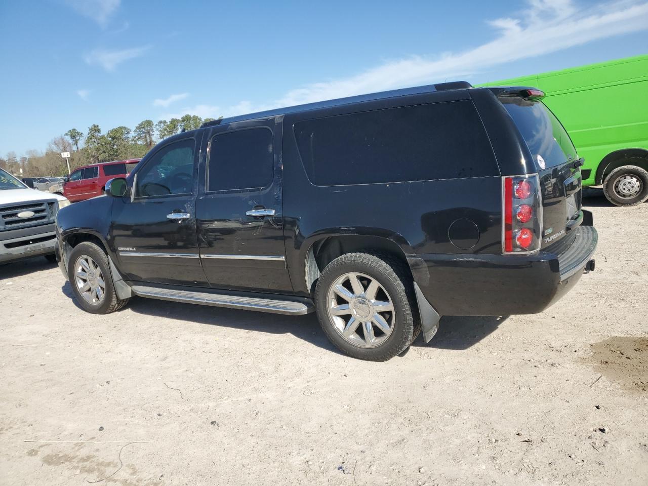 2012 GMC YUKON XL D - Image 2