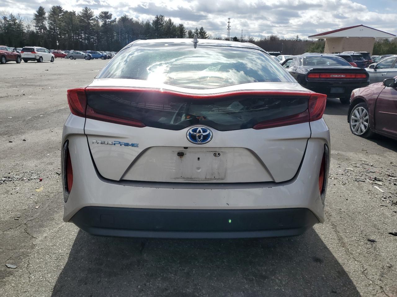 2018 TOYOTA PRIUS PRIM - Image 6