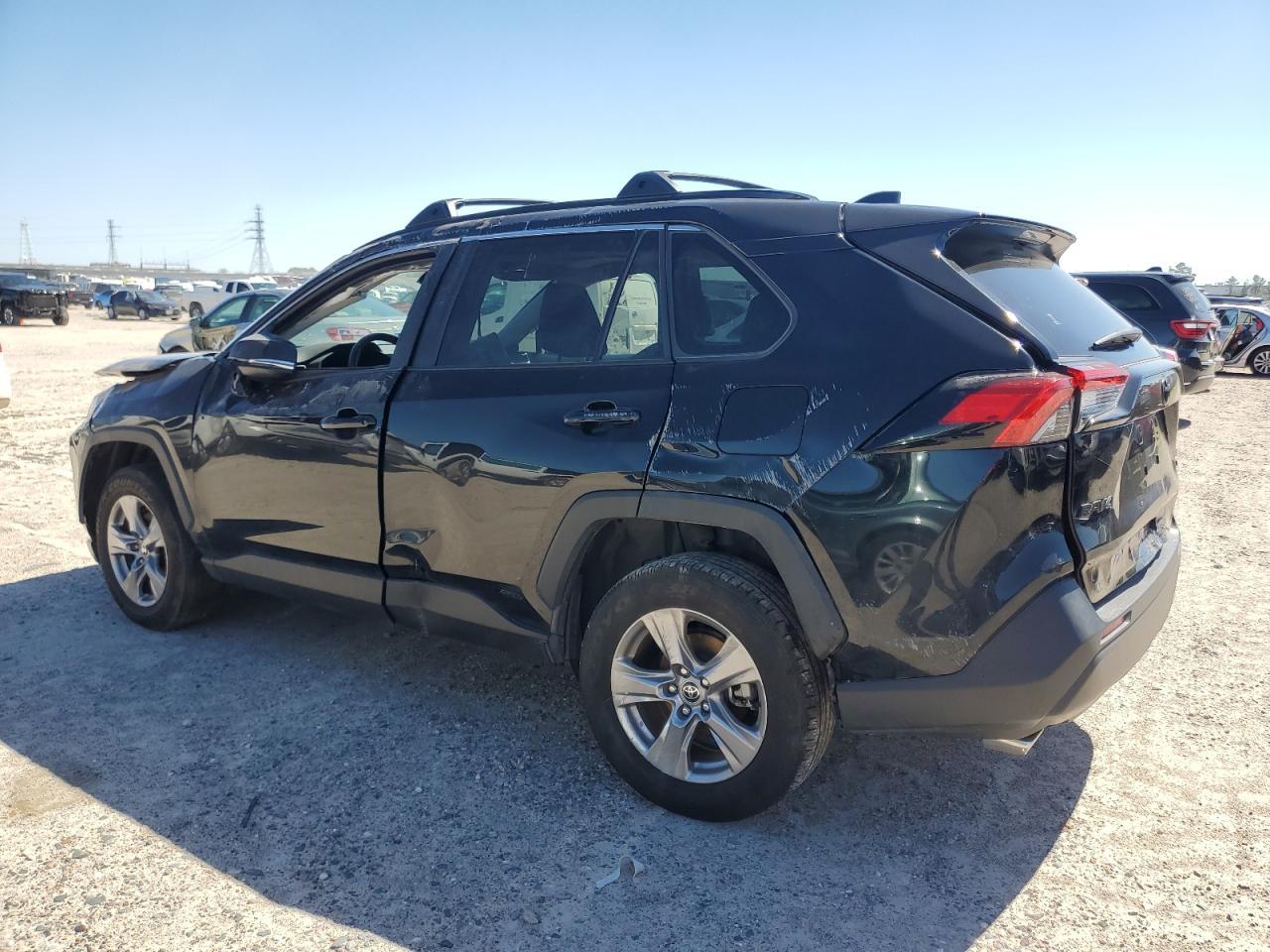 2022 TOYOTA RAV4 XLE - Фото 2