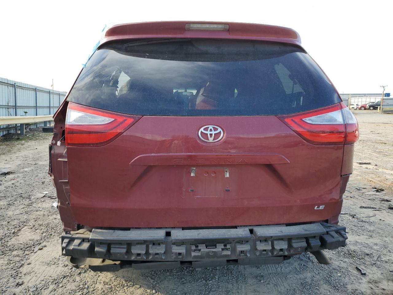 2015 TOYOTA SIENNA LE - Image 6