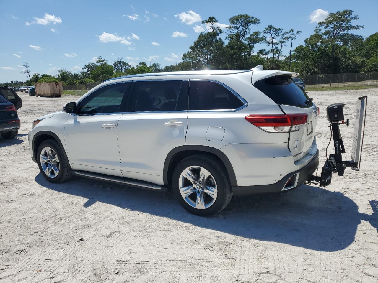 2018 TOYOTA HIGHLANDER - Image 2