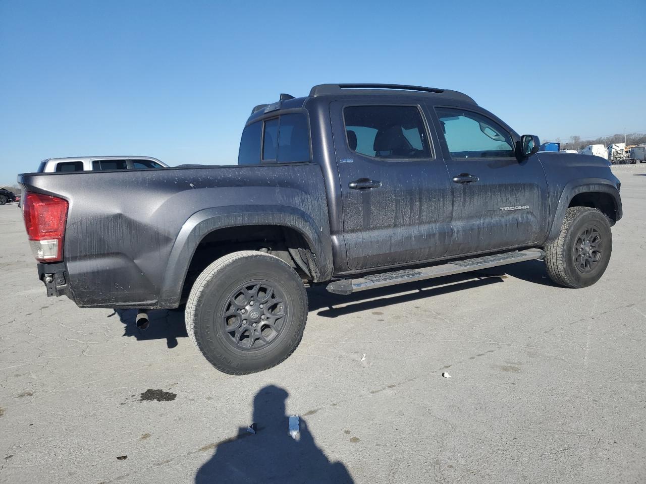 2017 TOYOTA TACOMA DOU - Фото 3