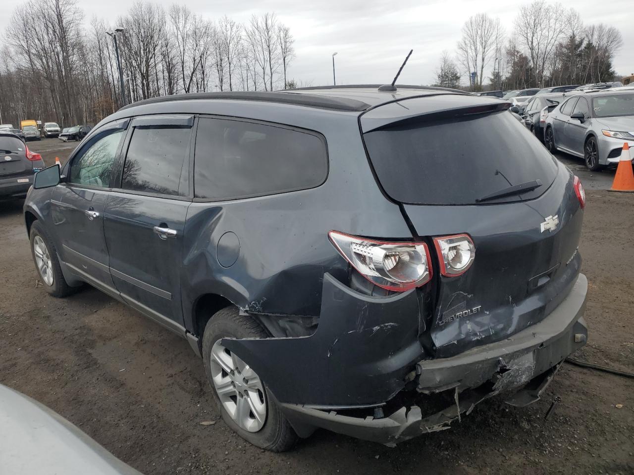 2012 CHEVROLET TRAVERSE L - Image 2