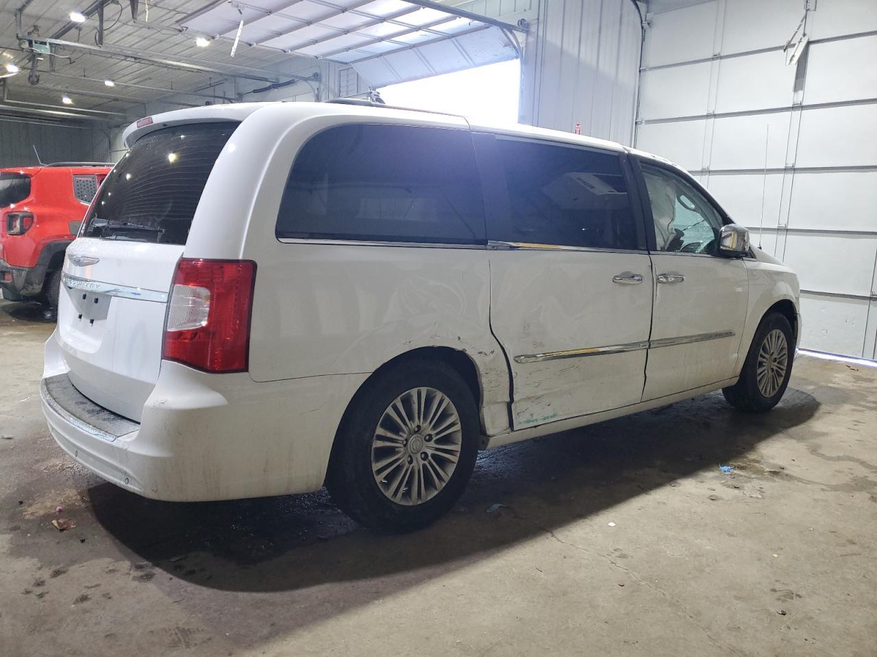2014 CHRYSLER TOWN & COU - Image 3