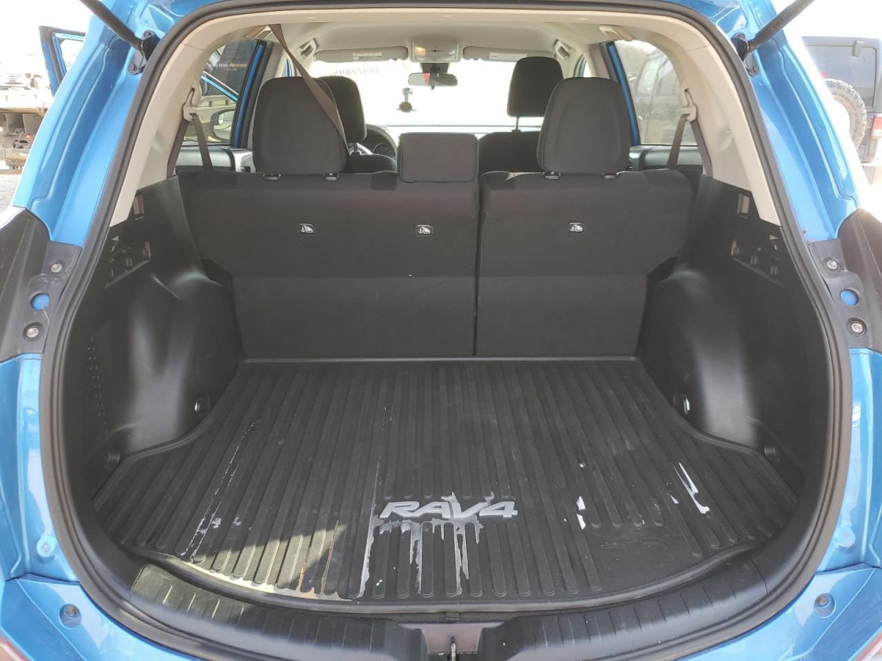 2017 TOYOTA RAV4 LE - Image 6