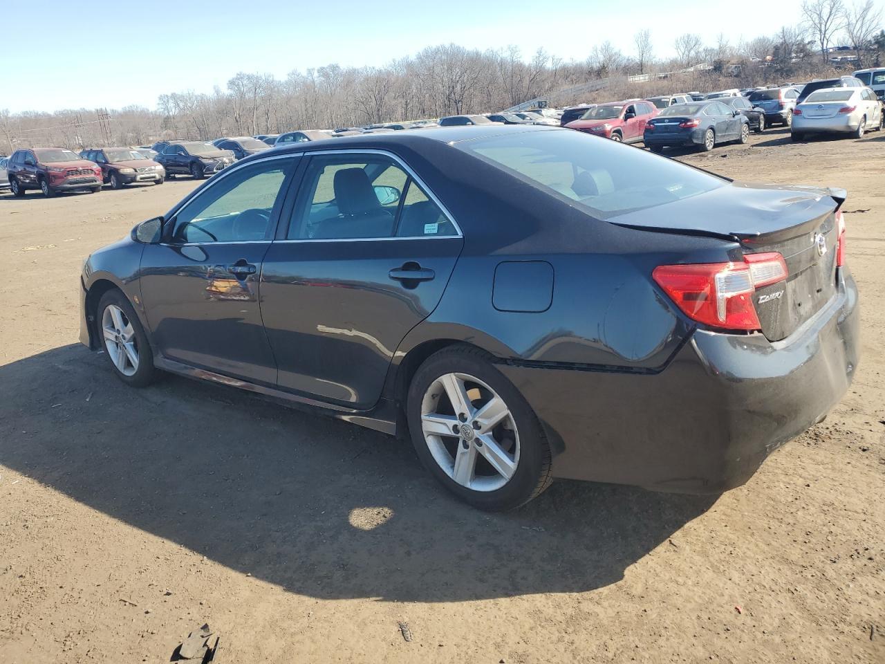 2013 TOYOTA CAMRY L - Фото 2