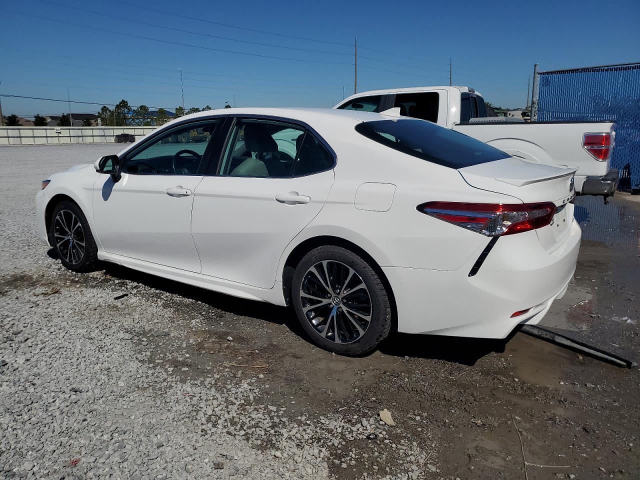 2020 TOYOTA CAMRY SE - Image 2